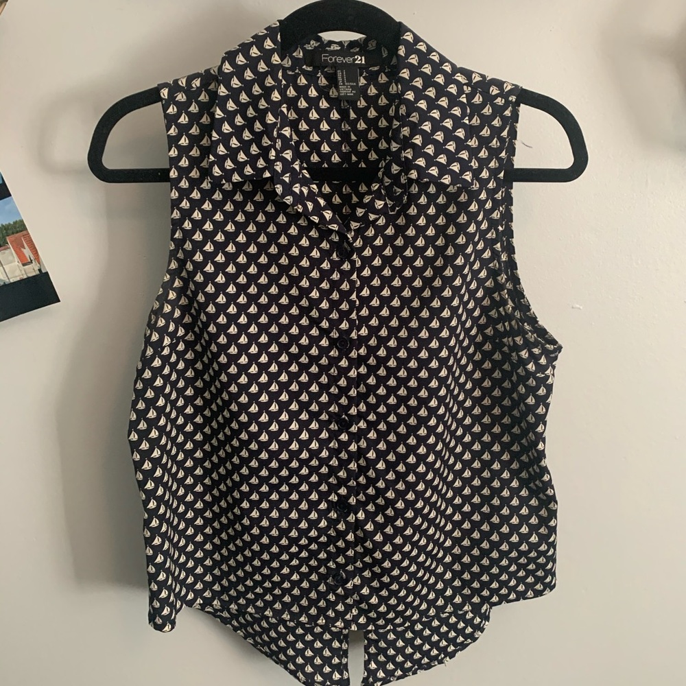 Sleevless Blouse With Boats